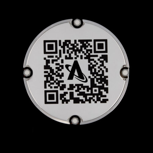 アストロスケールドッキング・プレート外部画像QR黒背景バーズアイショットQRコード2021年10月