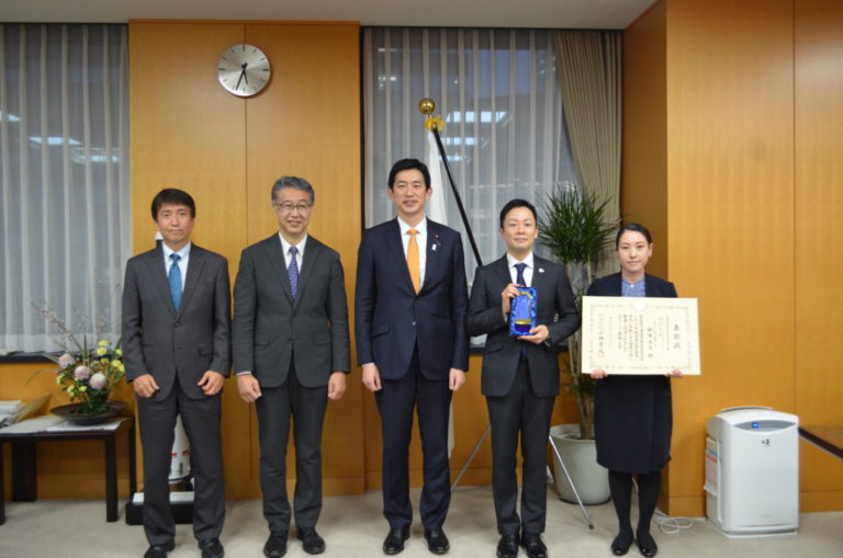 Minister Award with Seita 001